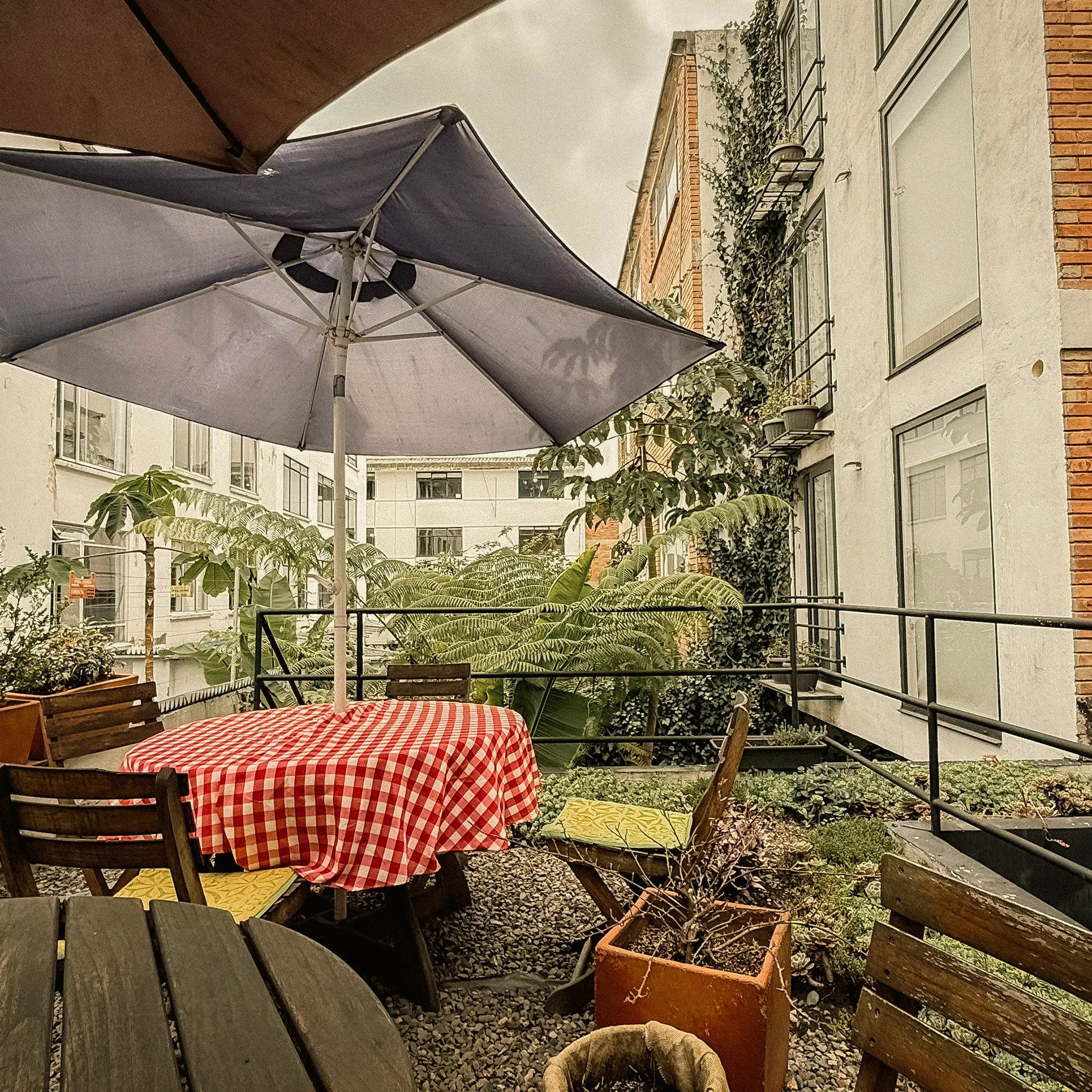 MEJOR-HOTEL-CHAPINERO-BOGOTA-LUCITANIA-BOUTIQUE-PRECIO-BUENO-best-hotel-bogota-price-acomodation-twin-duplex-single-restaurant-restaurante